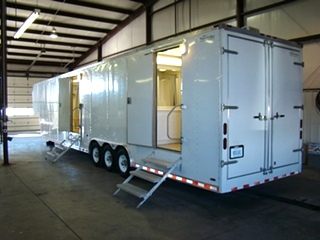 SHOWER TRAILER FOR SALE OR LEASE 48FT GOOSENECK TRAILER ( 13 SHOWER )