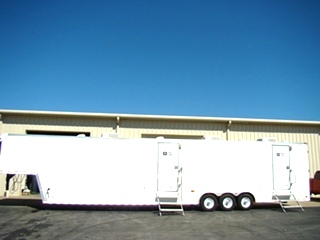 SHOWER TRAILER FOR SALE OR LEASE 48FT GOOSENECK TRAILER ( 13 SHOWER )