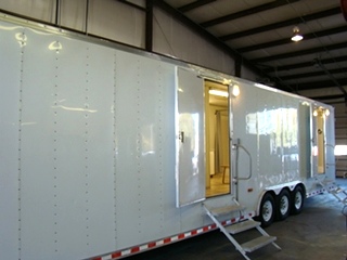 SHOWER TRAILER FOR SALE OR LEASE 48FT GOOSENECK TRAILER ( 13 SHOWER )